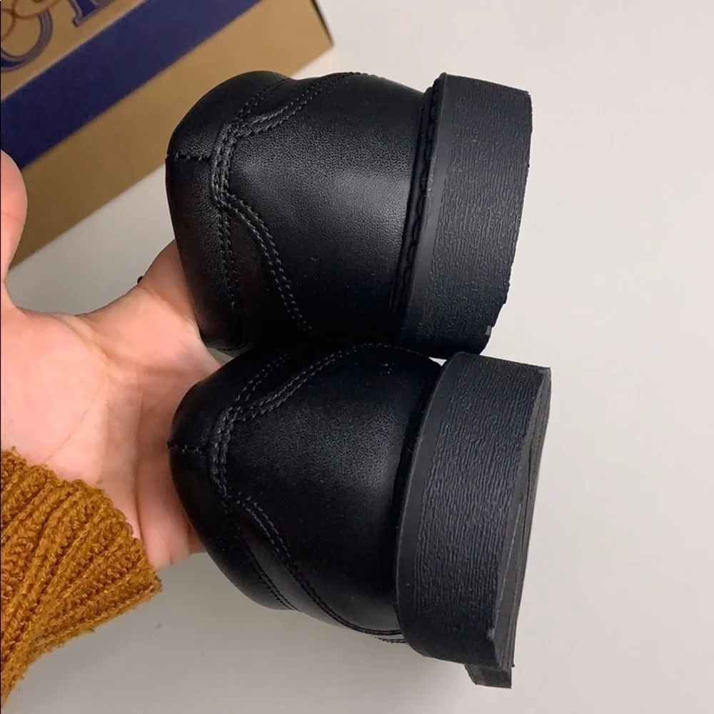 New in box school Issue Black Scholar youth dress shoes 3.5